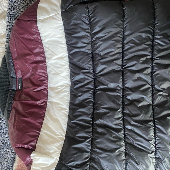 Women's Color Block Puffer Jacket - Picture 5 of 5